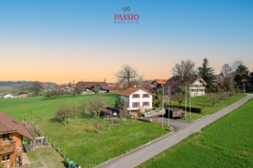 Alpenblick in Salvenach: 5,5-Zimmer Einfamilienhaus mit 1’277m2 Grundstück und viel Potenzial, 1794 Murten, Einfamilienhaus
