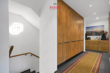 Modernes und neuwertiges 5,5-Zimmer Doppel­einfamilienhaus in idyllischer und sonniger Lage - Bild