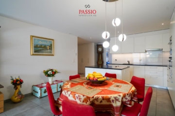 Neuwertige 3,5-Zimmer-Wohnung in Avenches: Moderner Komfort, Grosszügiger Grundriss und Idyllische Lage - Bild